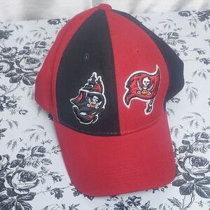 Tampa Bay Buccaneers‎ Hat Fitted Black Red NFL Football Sports Cap